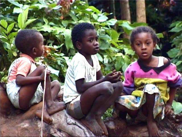 Trois enfants malgaches